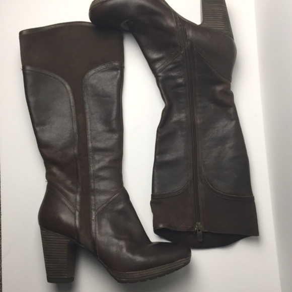Timbeand leather and suede brown boots - Picture 1 of 8